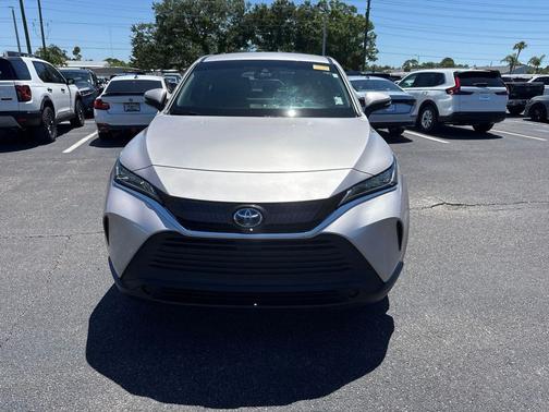 Brobze 2022 Toyota Venza LE