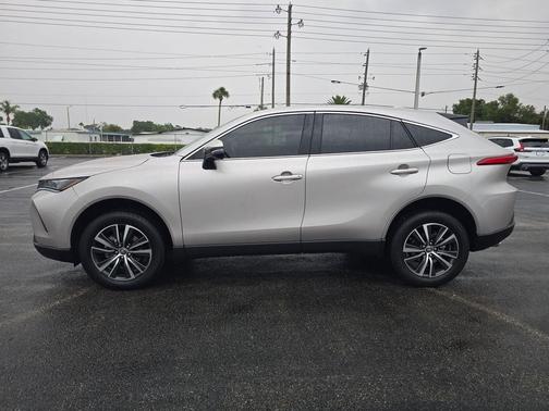 Brobze 2022 Toyota Venza LE