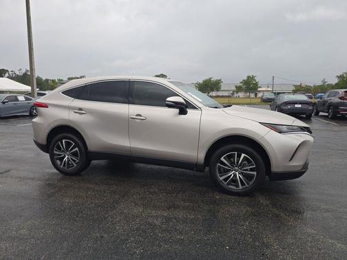 Brobze 2022 Toyota Venza LE