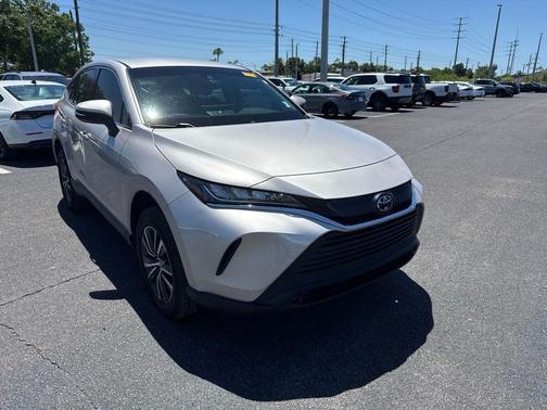Brobze 2022 Toyota Venza LE