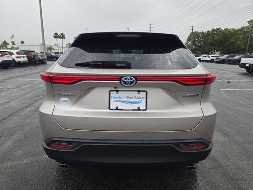 Brobze 2022 Toyota Venza LE