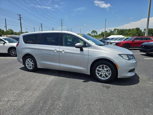 2023 Chrysler Voyager LX