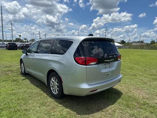 2023 Chrysler Voyager LX
