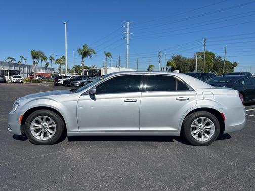 2019 Chrysler 300 Touring