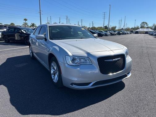2019 Chrysler 300 Touring