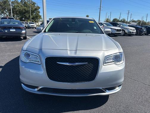 2019 Chrysler 300 Touring