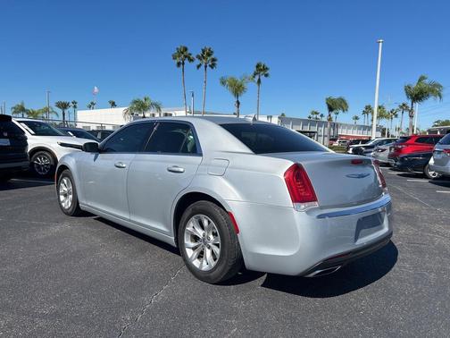 2019 Chrysler 300 Touring