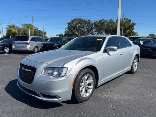 2019 Chrysler 300 Touring