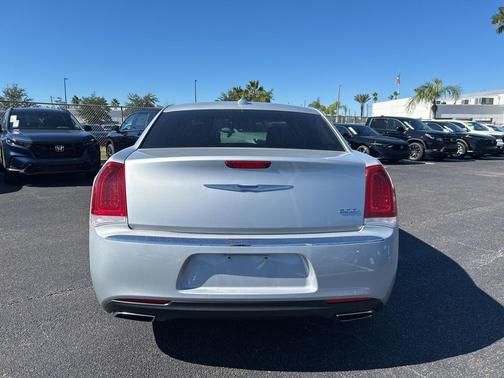 2019 Chrysler 300 Touring