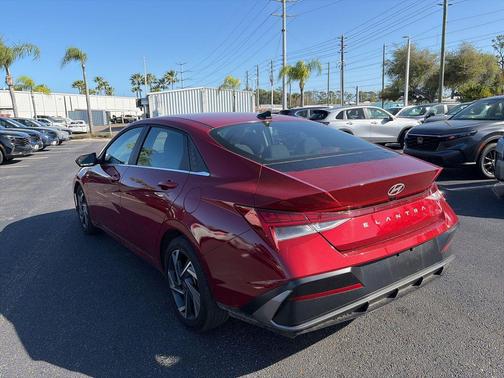 2025 Hyundai ELANTRA SEL