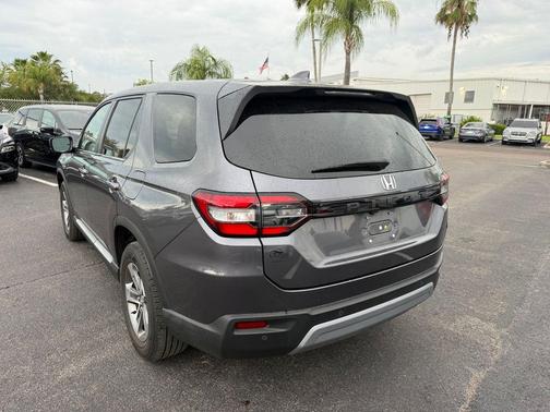 Modern Steel Metallic 2025 Honda Pilot EX-L
