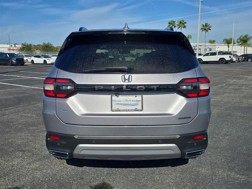2025 Honda Pilot Touring 8-Passenger