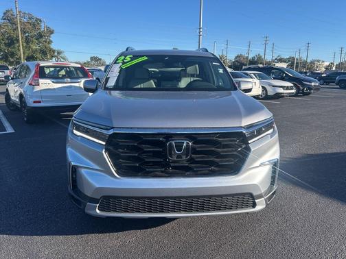 2025 Honda Pilot Touring 8-Passenger