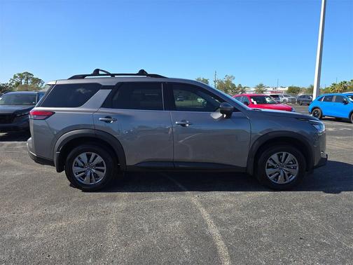 2025 Nissan Pathfinder SV FWD