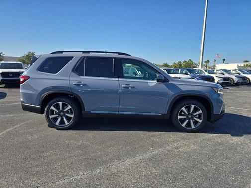 2025 Honda Pilot Touring 8-Passenger