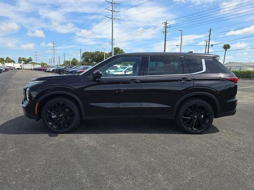 2023 Mitsubishi Outlander SE Black Edition 2WD