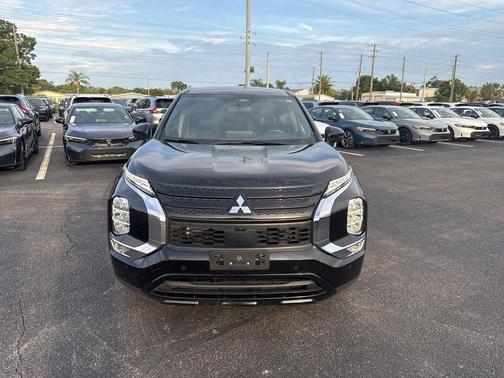 2023 Mitsubishi Outlander SE Black Edition 2WD