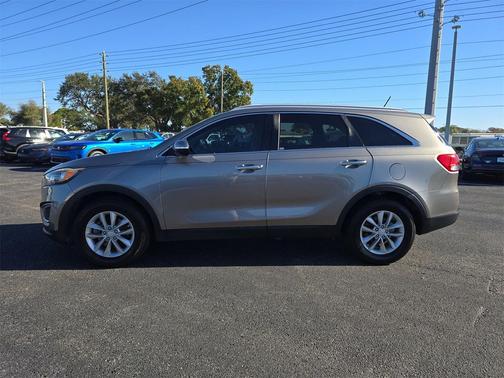 2017 Kia Sorento LX