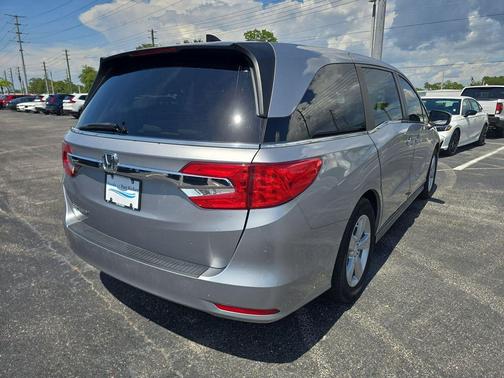 Lunar Silver Metallic 2018 Honda Odyssey EX-L