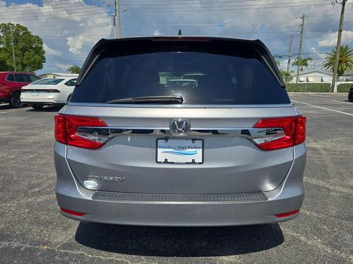 Lunar Silver Metallic 2018 Honda Odyssey EX-L