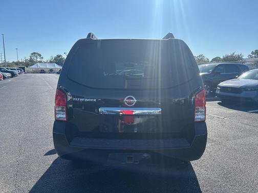 2011 Nissan Pathfinder SV