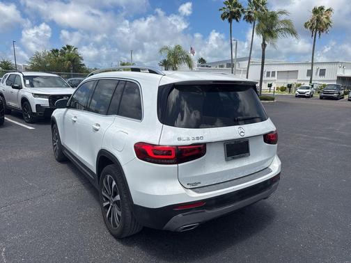 Digital White Metallic 2022 Mercedes-Benz GLB 250 Base