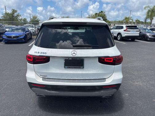 Digital White Metallic 2022 Mercedes-Benz GLB 250 Base