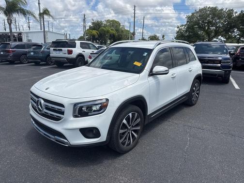Digital White Metallic 2022 Mercedes-Benz GLB 250 Base