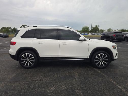 Digital White Metallic 2022 Mercedes-Benz GLB 250 Base