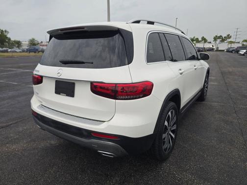 Digital White Metallic 2022 Mercedes-Benz GLB 250 Base