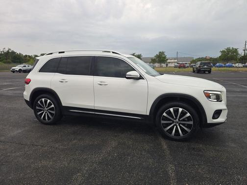 Digital White Metallic 2022 Mercedes-Benz GLB 250 Base
