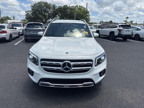 Digital White Metallic 2022 Mercedes-Benz GLB 250 Base
