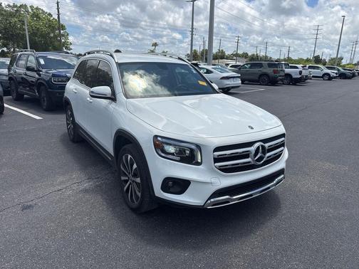 Digital White Metallic 2022 Mercedes-Benz GLB 250 Base