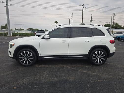 Digital White Metallic 2022 Mercedes-Benz GLB 250 Base