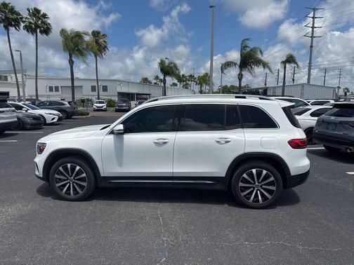 Digital White Metallic 2022 Mercedes-Benz GLB 250 Base