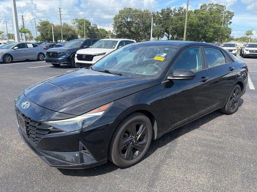 Phantom Black 2022 Hyundai ELANTRA SEL