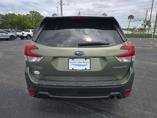 Jasper Green Metallic 2019 Subaru Forester Premium