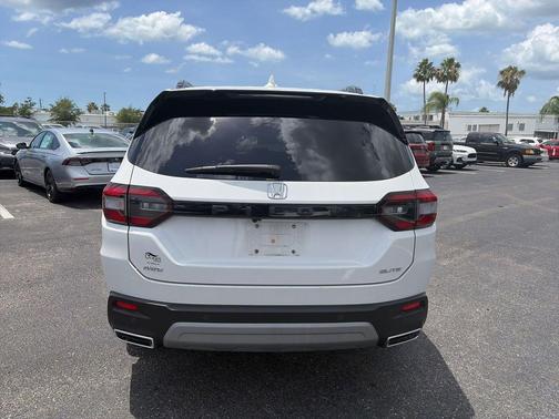 Platinum White Pearl 2025 Honda Pilot Elite