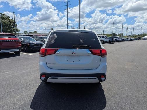 2020 Mitsubishi Outlander ES
