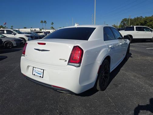 2018 Chrysler 300 S