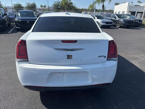 2018 Chrysler 300 S