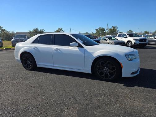 2018 Chrysler 300 S