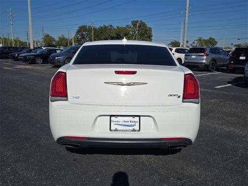 2018 Chrysler 300 S