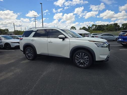 2022 Nissan Pathfinder SL 2WD