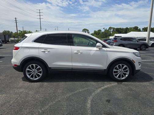 White Platinum Metallic Tri-Coat 2017 Lincoln MKC Select