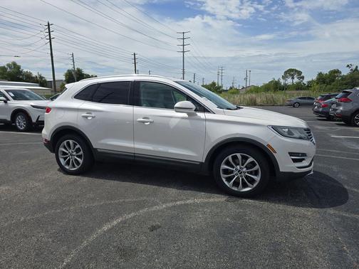 White Platinum Metallic Tri-Coat 2017 Lincoln MKC Select