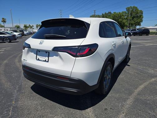 Platinum White Pearl 2026 Honda HR-V LX