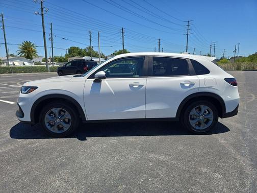 Platinum White Pearl 2026 Honda HR-V LX