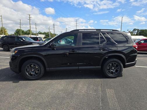 Crystal Black Pearl 2026 Honda Pilot TrailSport