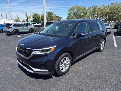 2024 Kia Carnival LX